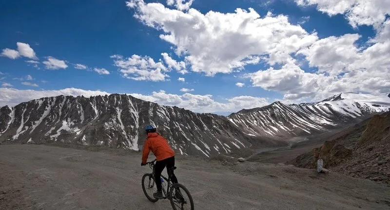 Auf dem Mountainbike quer durch den Himalaya